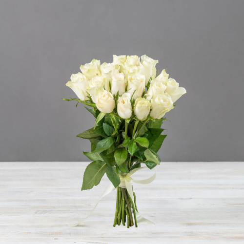 Букет из 19 белых кенийских роз