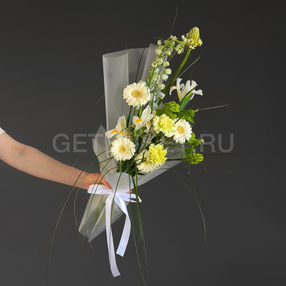 240505 Букет из гербер, ирисов и берграсса 