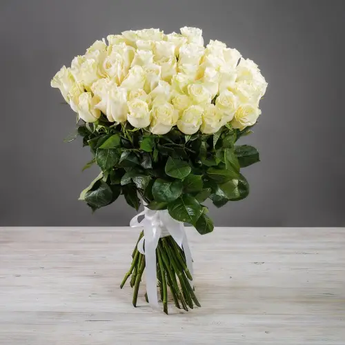 Букет с 51 белой эквадорской розой