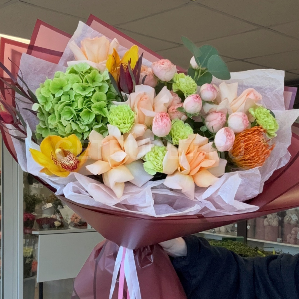 246698 Букет из роз, желтых орхидей и гортензии 
