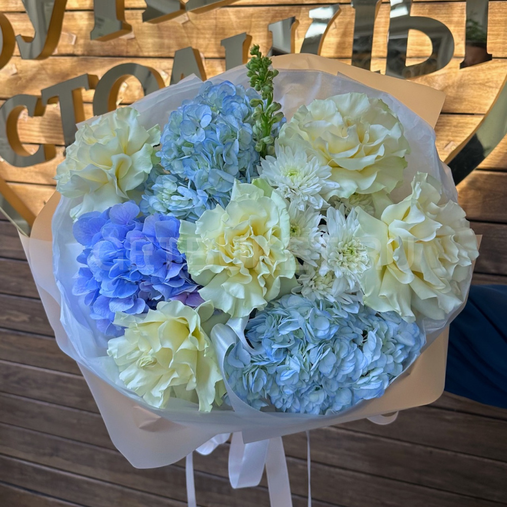 246887 Воздушный букет гортензий, хризантемы и дельфиниума