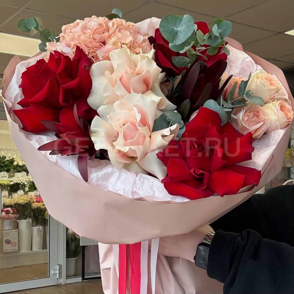 246401 Букет из роз, леукадендрона и эвкалипта