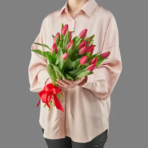 Букет из 15 красных тюльпанов