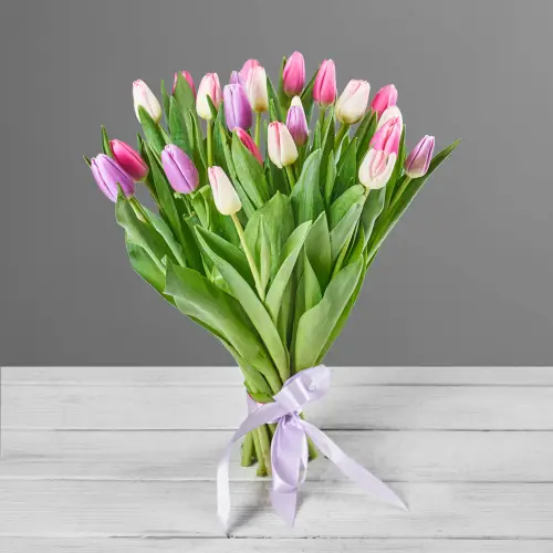 Букет из 25 нежно-цветных тюльпанов