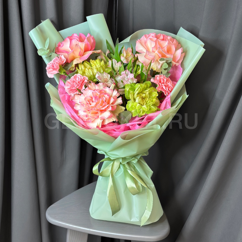 246762 Букет из роз, розовой альстромерии и эвкалипта